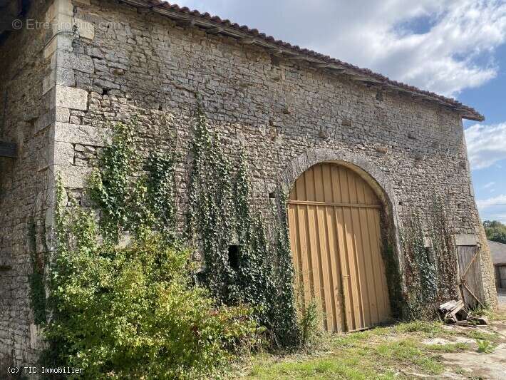 Maison à VERTEUIL-SUR-CHARENTE