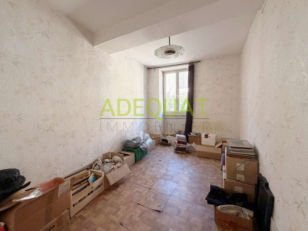 Ideal investisseurs et marchands de biens - immeuble avec combles amenageables et cave - photo 11