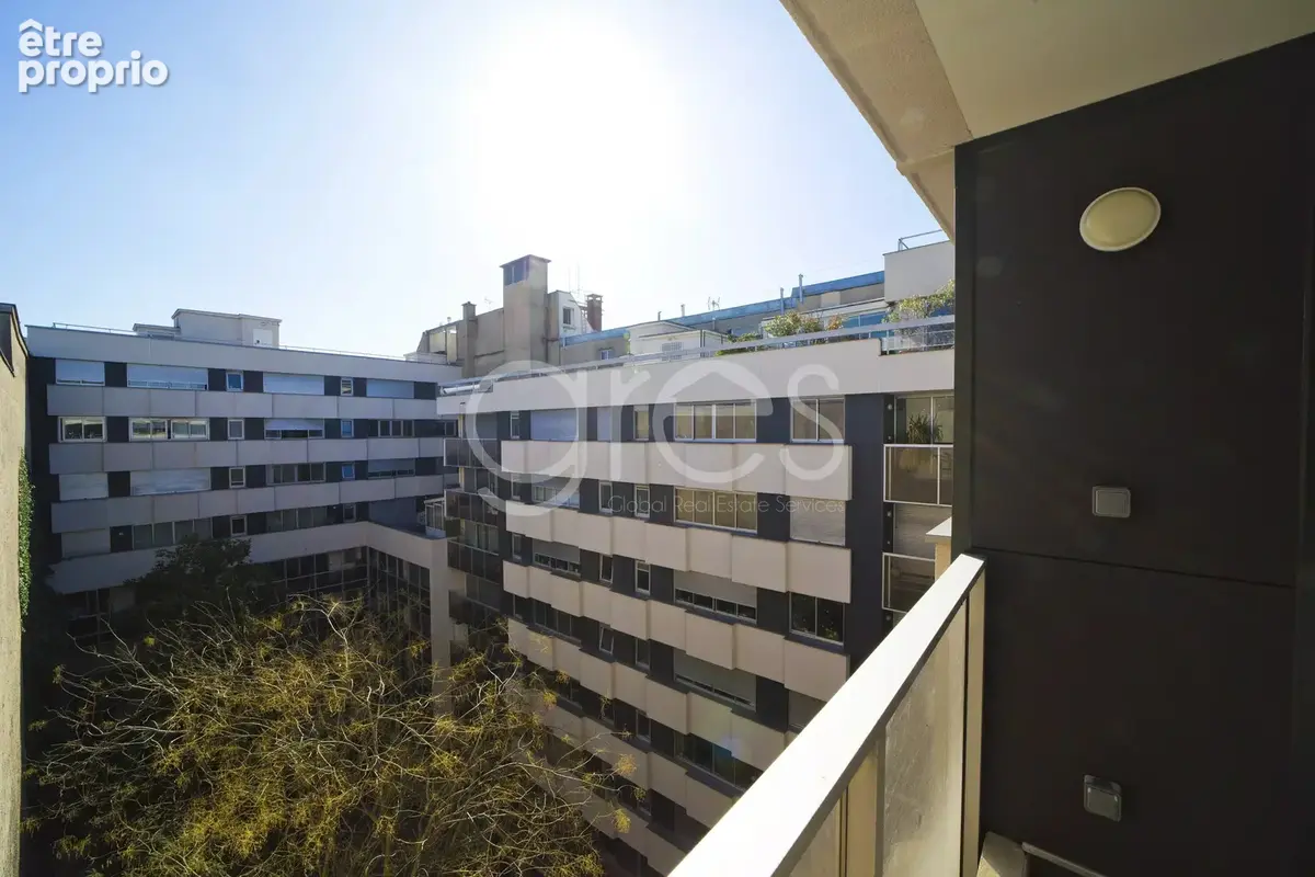 75009 saint-lazare / caumartin. vente appartement 2 chambres en etage eleve - photo 2