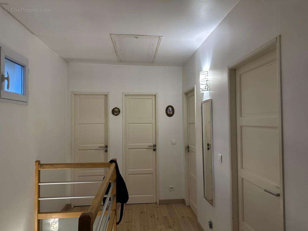 Maison À Vendre alliant modernité et charme de l'ancien - photo 4
