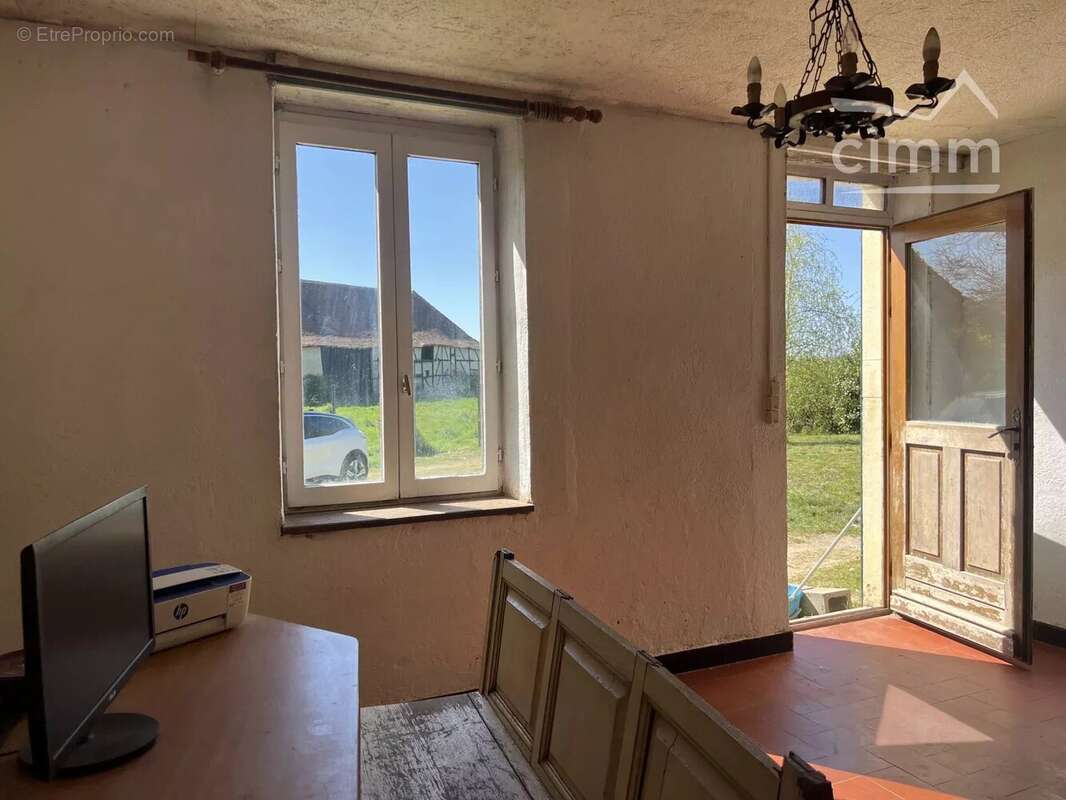 Maison à THIEL-SUR-ACOLIN