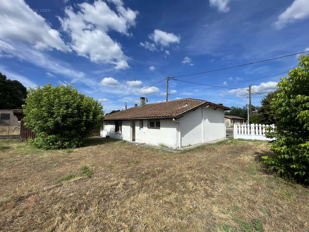 Maison de plain-pied avec terrain de 1 400 m2 et parcelle constructible - photo 2