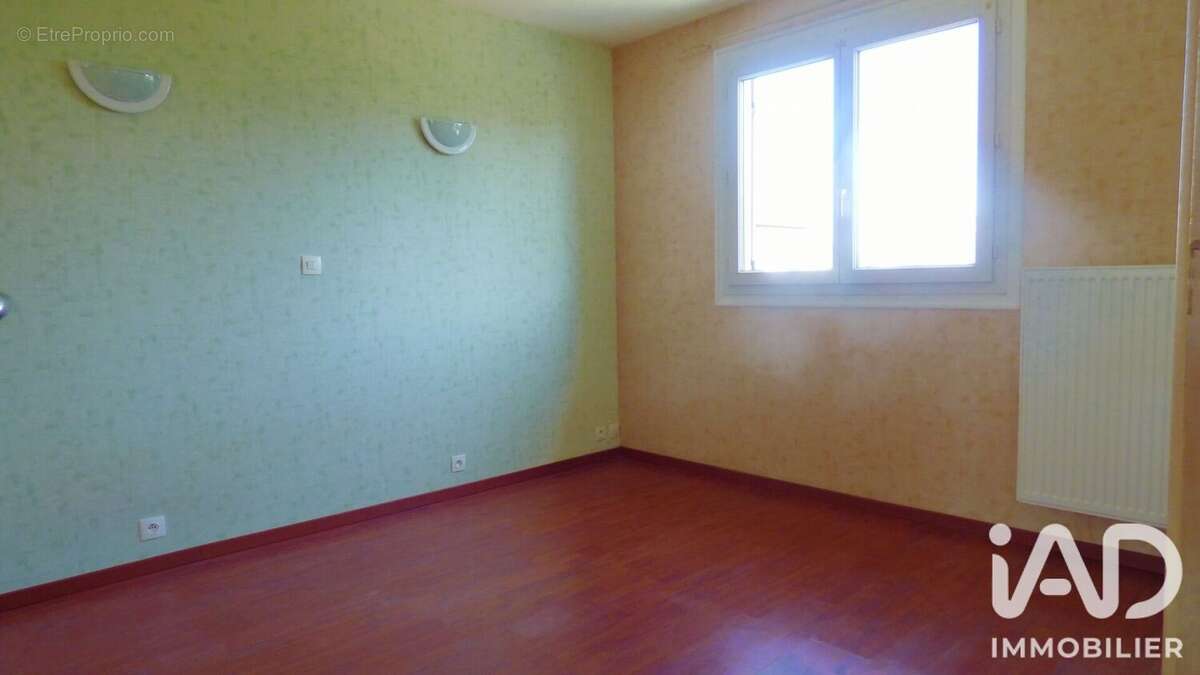 Maison 92 m² à Saint-Clement  - photo 7