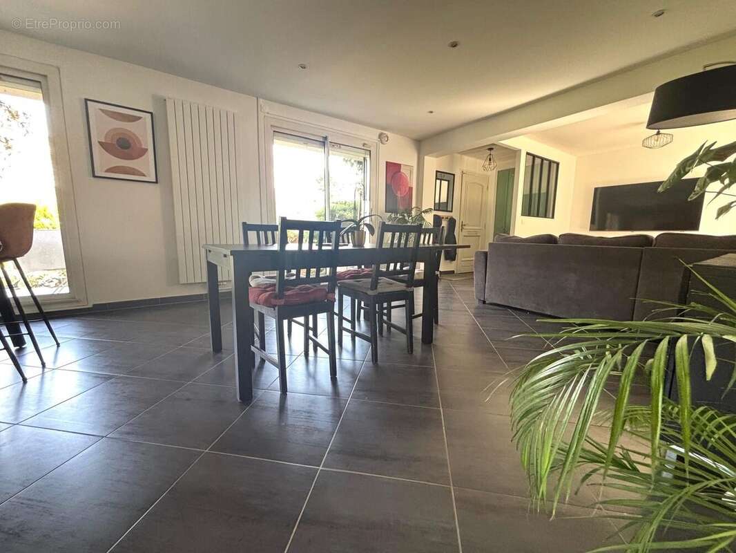 Maison 91 m² à Saint-Germain-Les-Corbeil  - photo 4