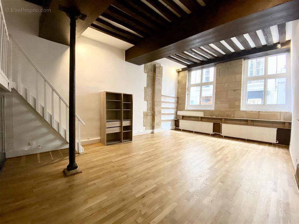 Appartement à PARIS-3E