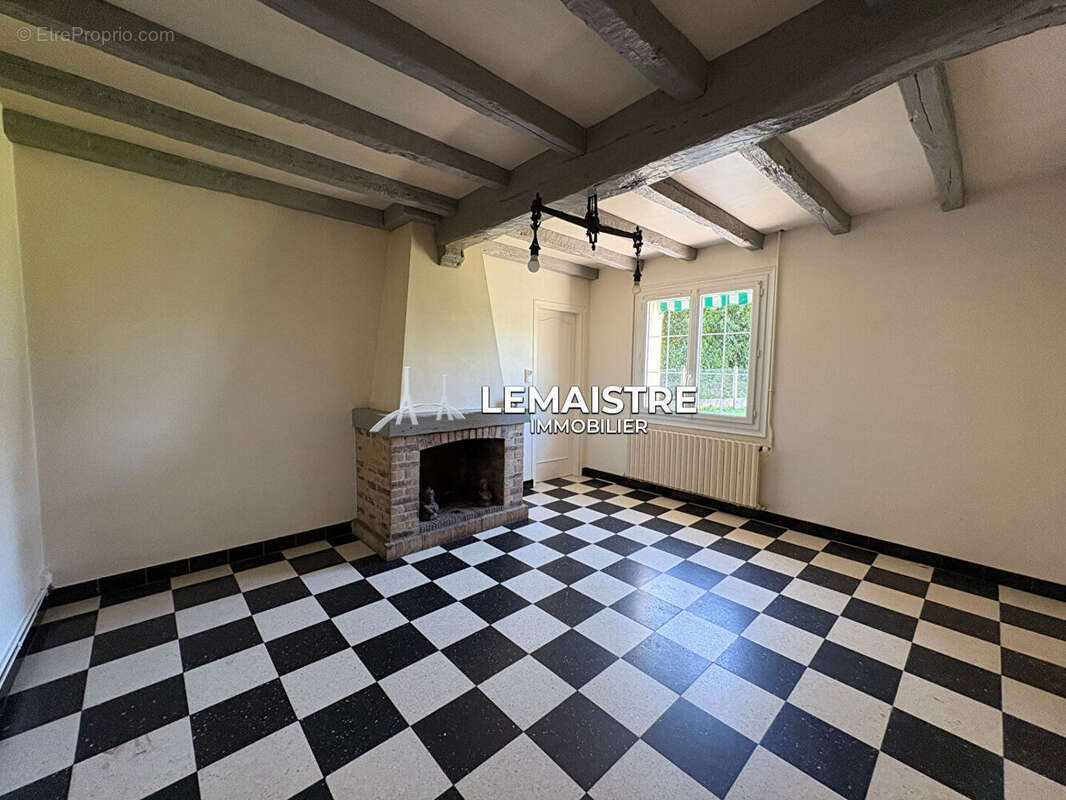 Maison à THEUVILLE-AUX-MAILLOTS