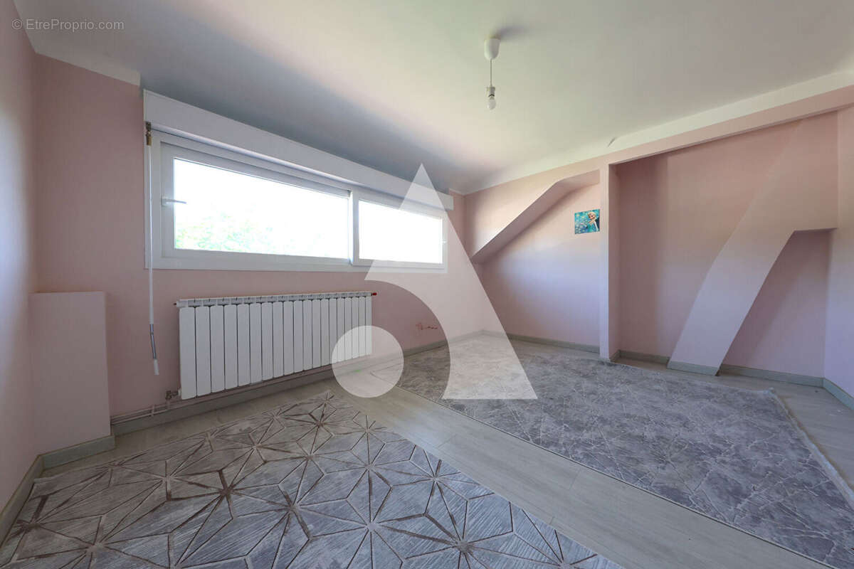 Maison à SAINTRY-SUR-SEINE