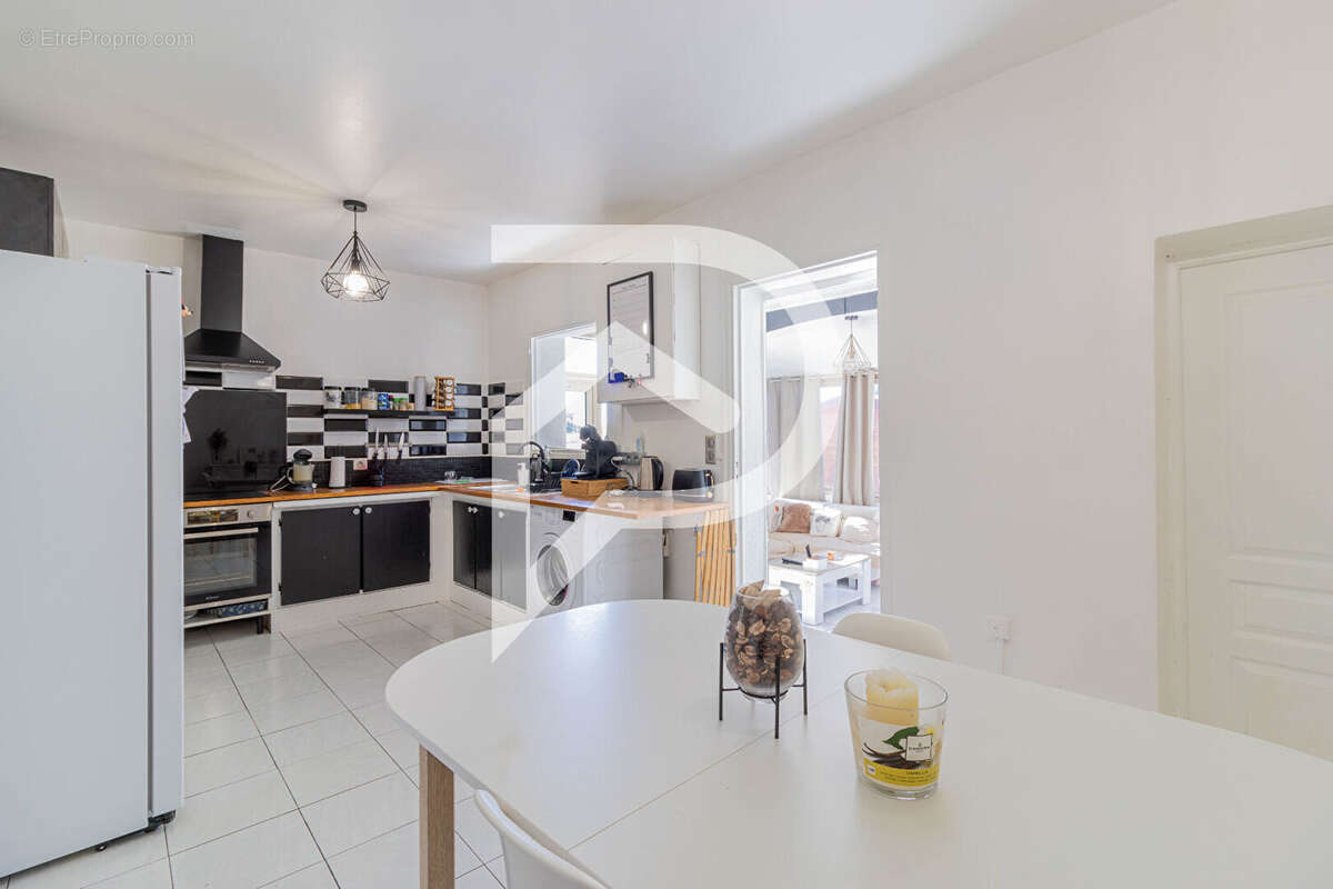 Appartement à MARSEILLE-16E