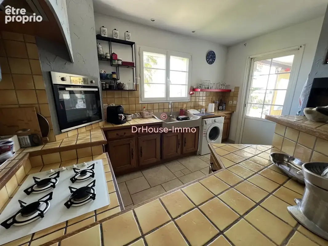 Maison 5 pièces 142 m² à vendre à Saint-Laurent-D'aigouze (30220) - photo 5
