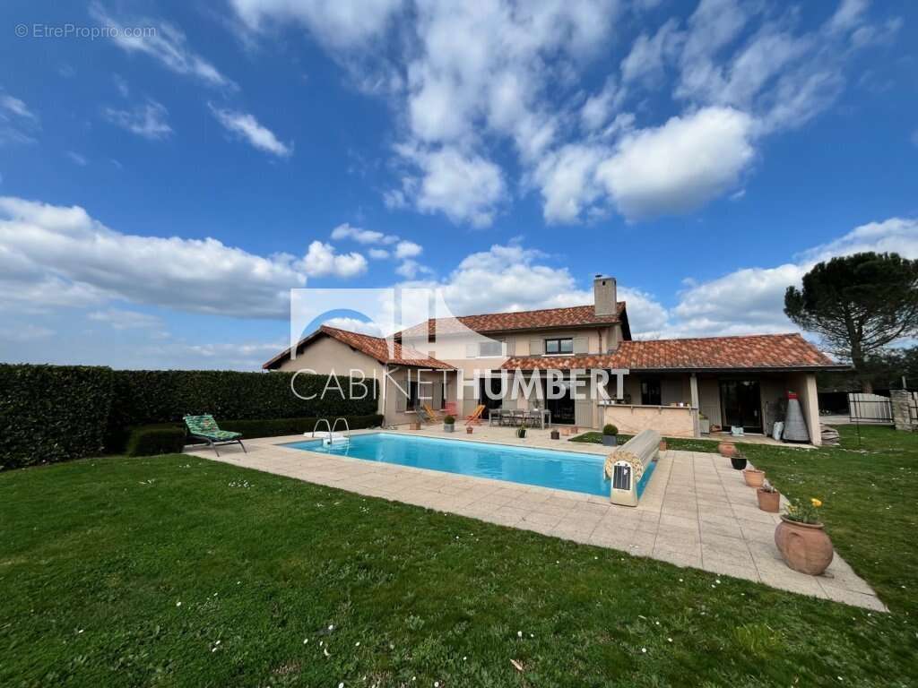 Maison à SAINT-BONNET-LES-OULES