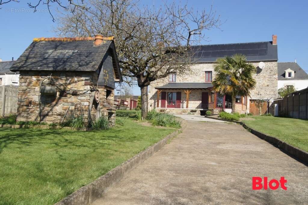 Maison à SAINT-SULPICE-DES-LANDES