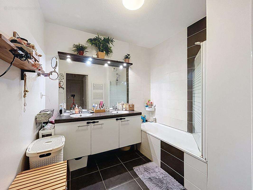 Appartement à OULLINS