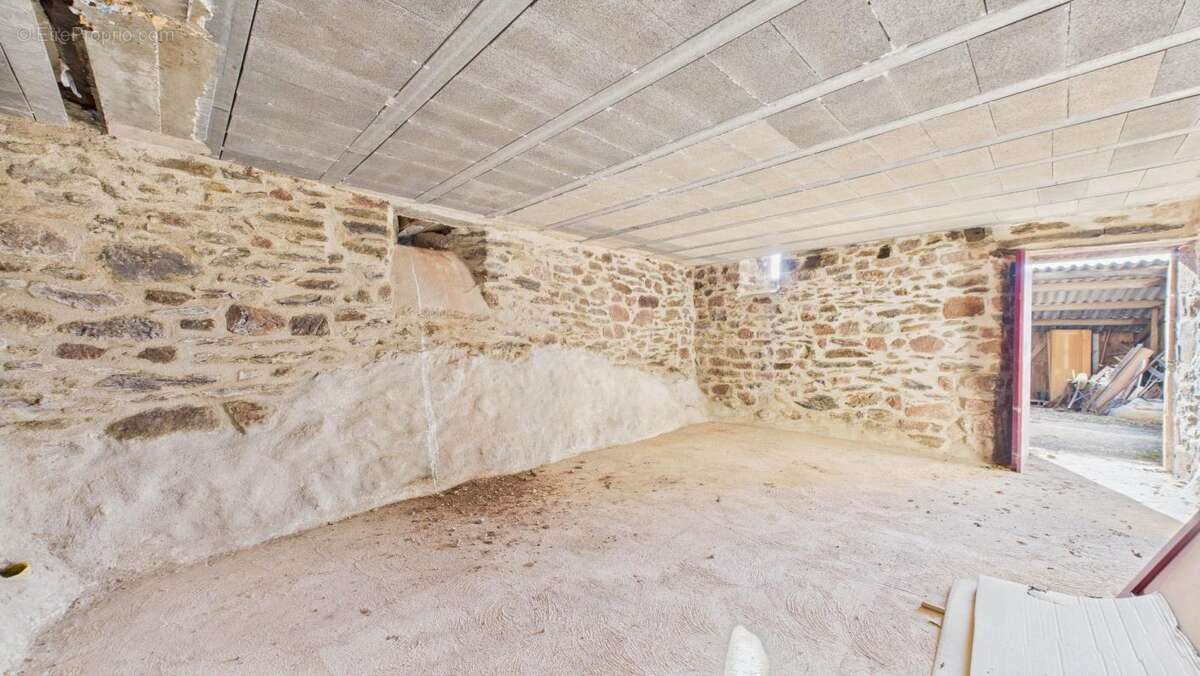 Maison à VILLECOMTAL