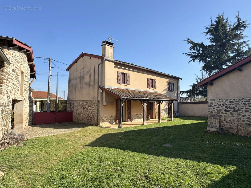 Maison T5 + annexes au calme - photo 2