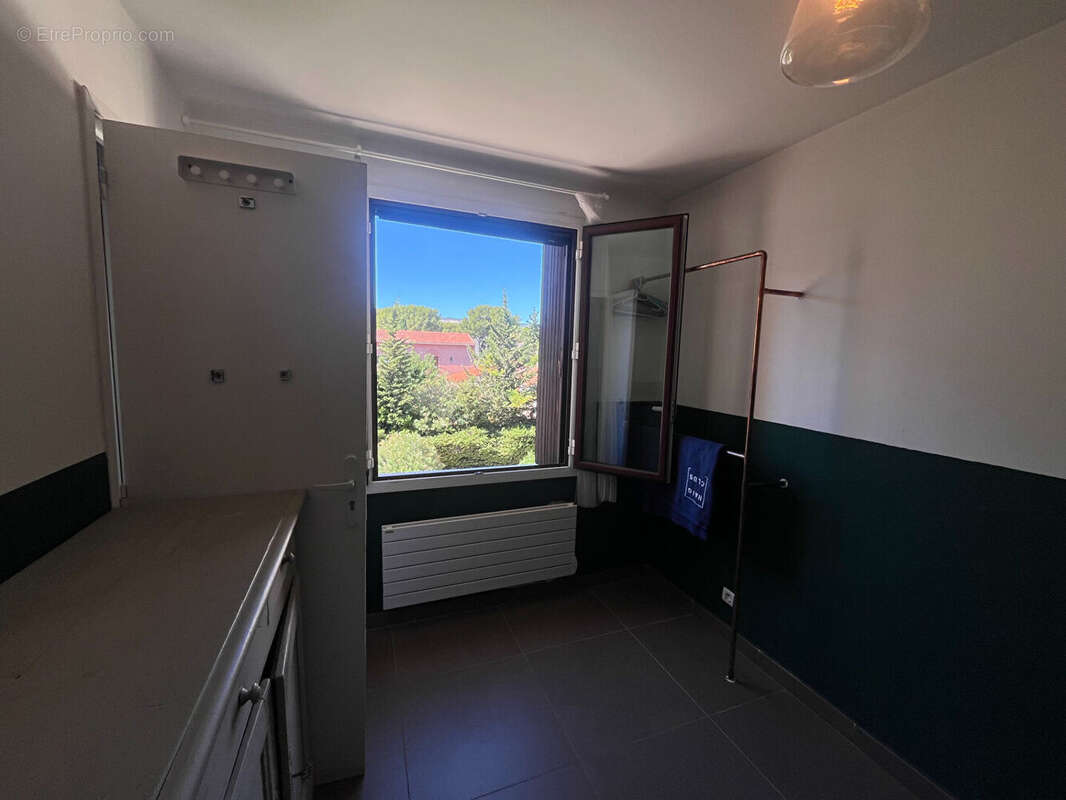 À deux pas des plages de La Ciotat Appartement T3/4 avec terrasse, aperçu mer et dernier étage - photo 15