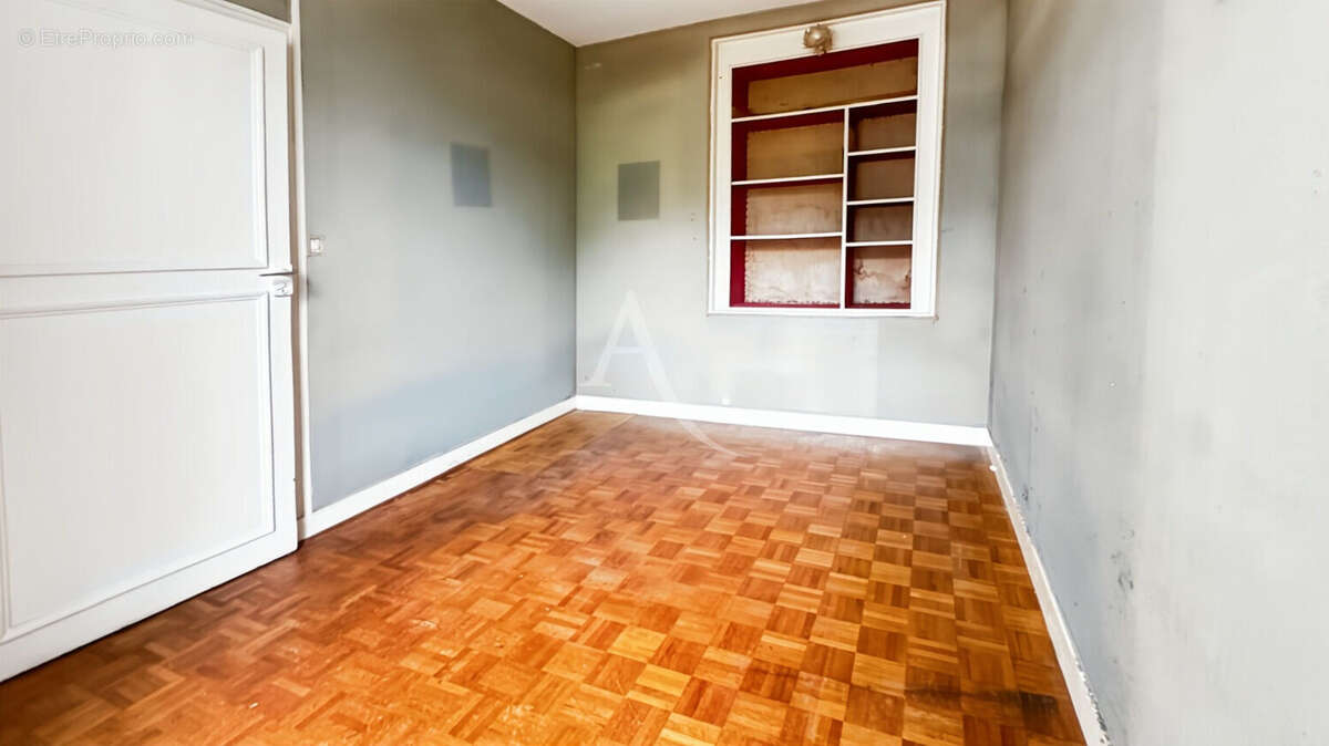 Maison à SAINT-SULPICE-DE-FAVIERES