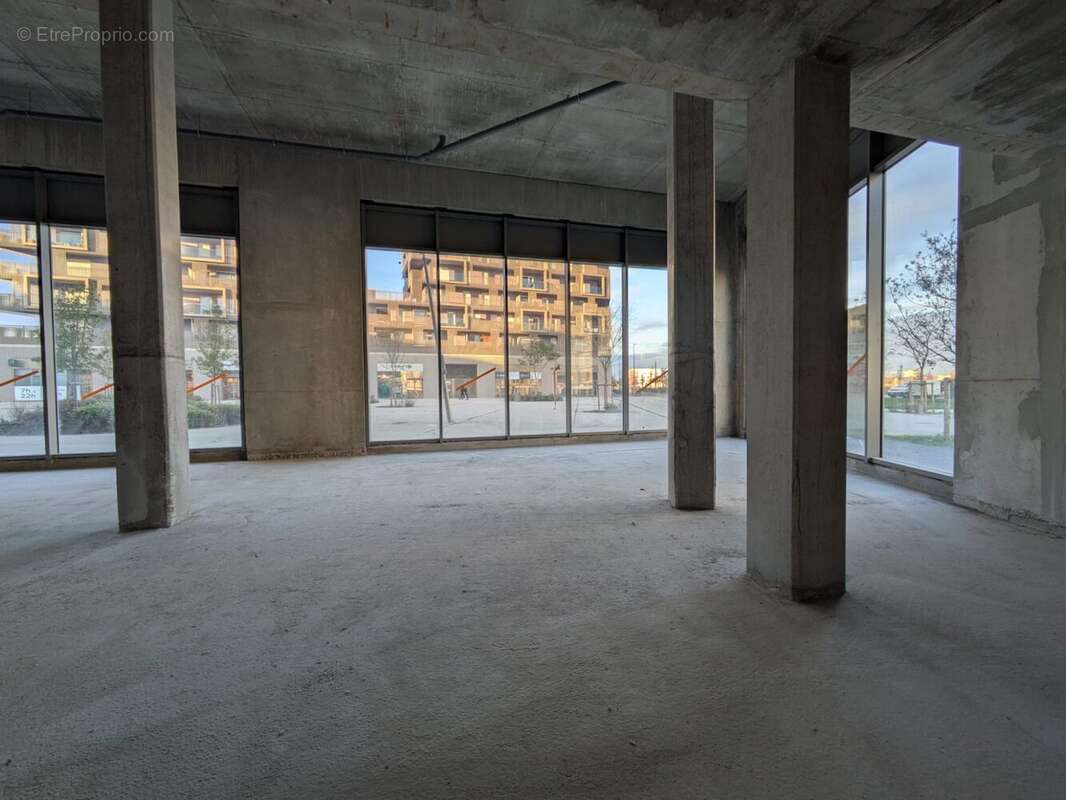 Commerce à FLEURY-SUR-ORNE