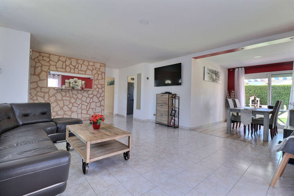 Maison à AMBARES-ET-LAGRAVE