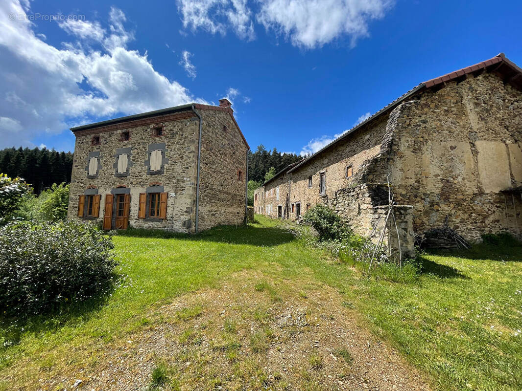 Maison à CHAMPAGNAC-LE-VIEUX