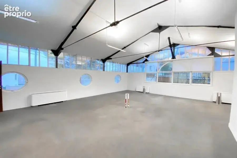 Bureaux à vendre à Meudon, découvrez ces bureaux en triplex inspirant de 327 m², situé dans une ancienne usine de caractère du d - photo 4