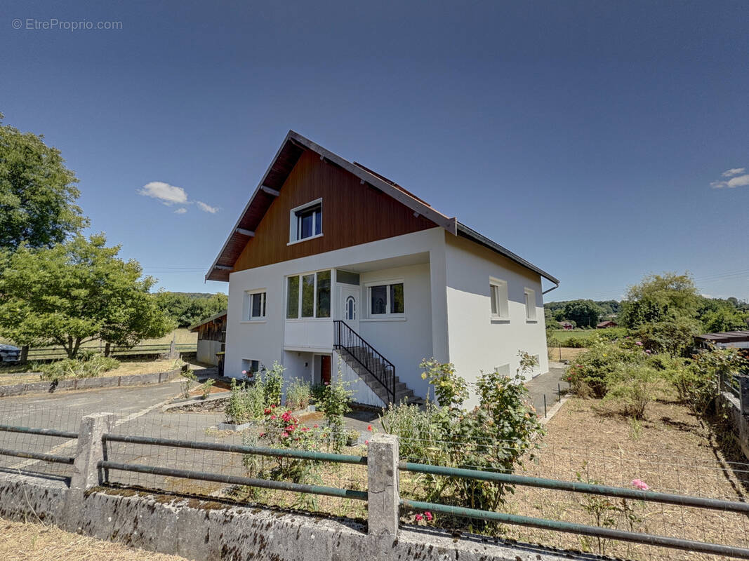 Maison à MONTECHEROUX