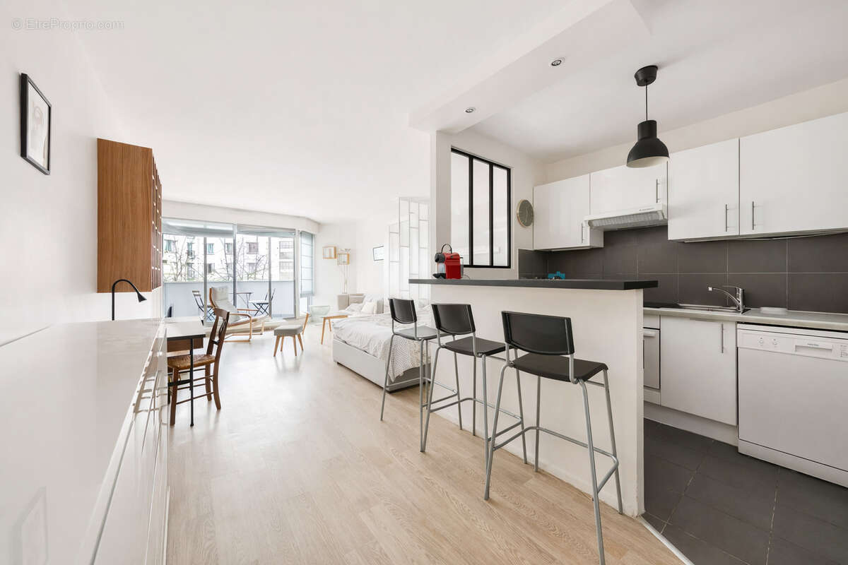 Appartement à PARIS-16E