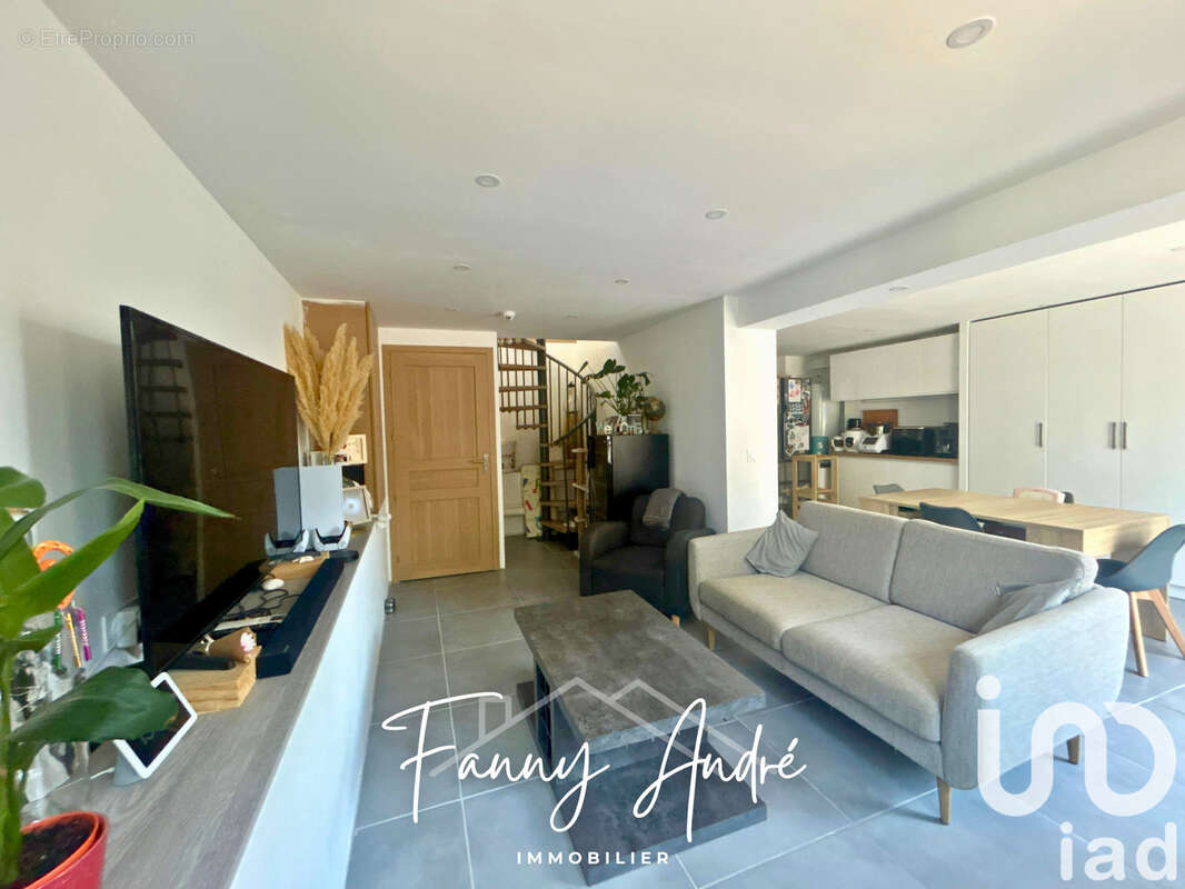 Photo 2 - Maison à LE CASTELLET