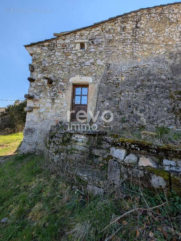 Maison à ROCHE-SAINT-SECRET-BECONNE