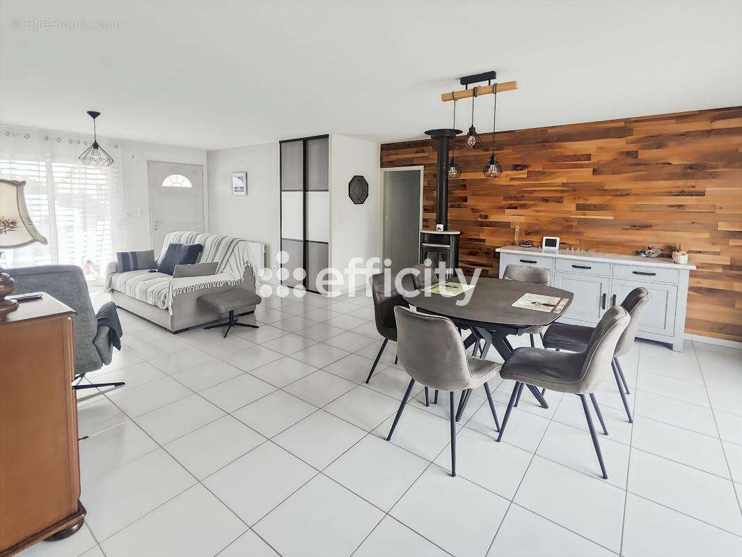 Maison 83 m² à Landevieille  - photo 4