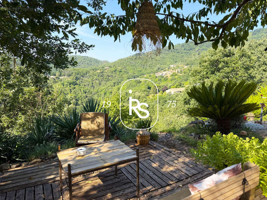 Maison contemporaine  de 112 m2 habitables avec dépendance 38 m2, vue panoramique et terrain de 4295 m2. - photo 6
