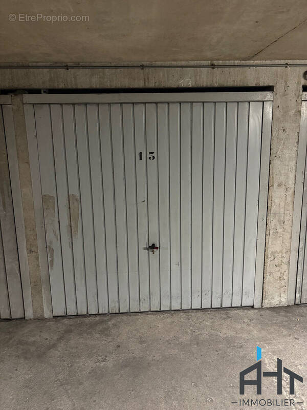 Parking à PARIS-12E