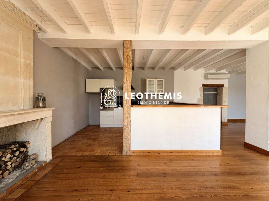 Maison 240 m² à Le Chay  - photo 4