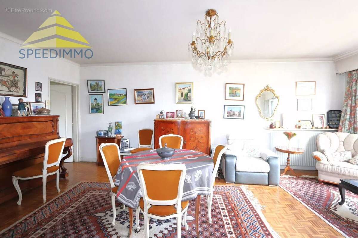 Maison à MANDRES-LES-ROSES