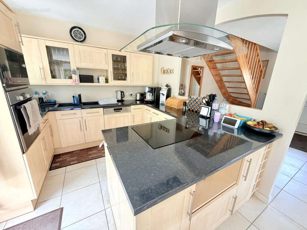 EXCLUSIVITE: 2 min Valleiry Villa contemporaine récente de 2007 dans un état impeccable... - photo 16