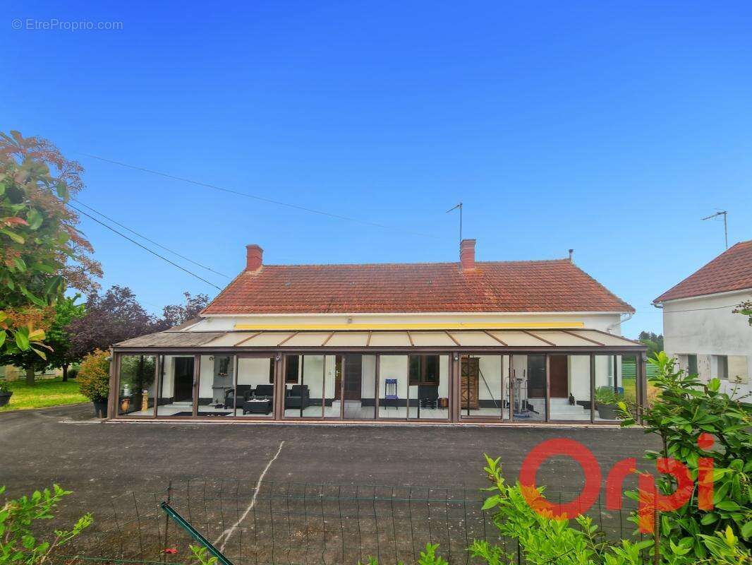 Maison à LURCY-LEVIS