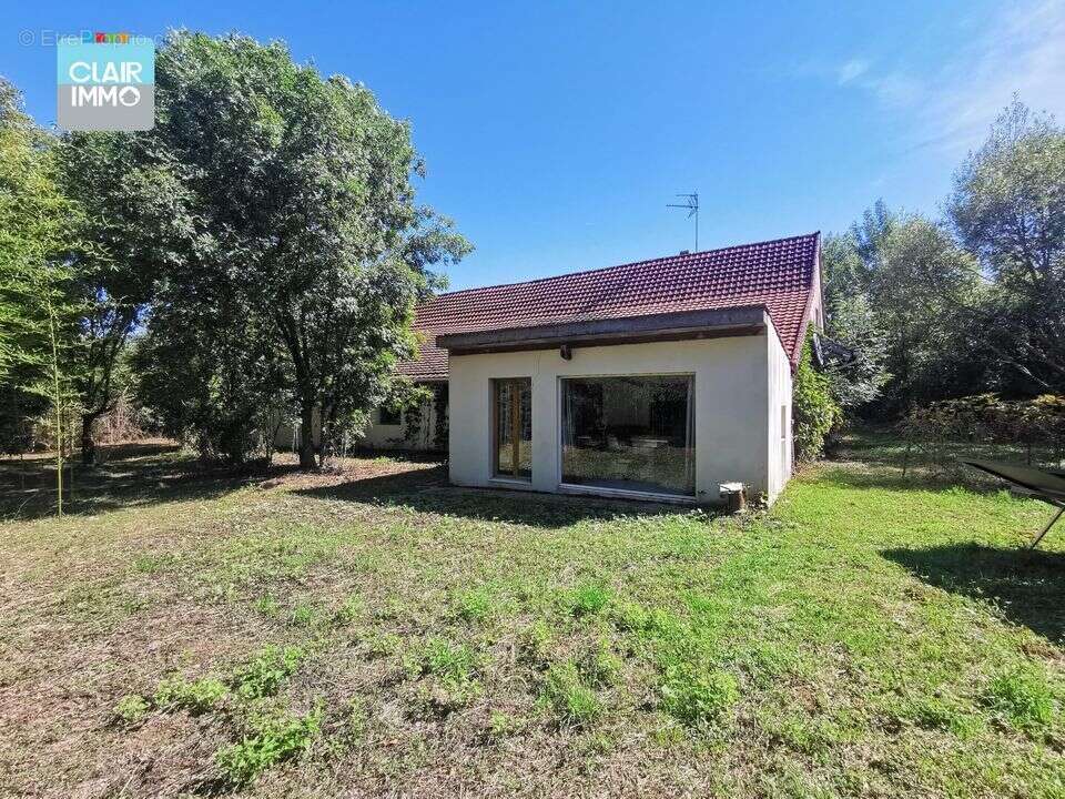 À La Chapelle-Saint-Sauveur - Longère de 287 m² avec - Maison à LA CHAPELLE-SAINT-SAUVEUR