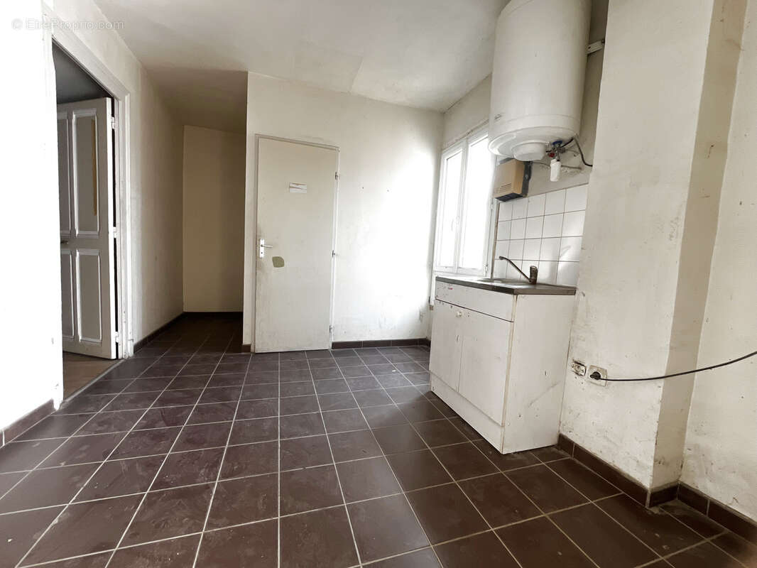 HIDRI IMMO PLUS vous propose un Ensemble immobilier unique à fort potentiel : Maison, Atelier et Dépendances - photo 9
