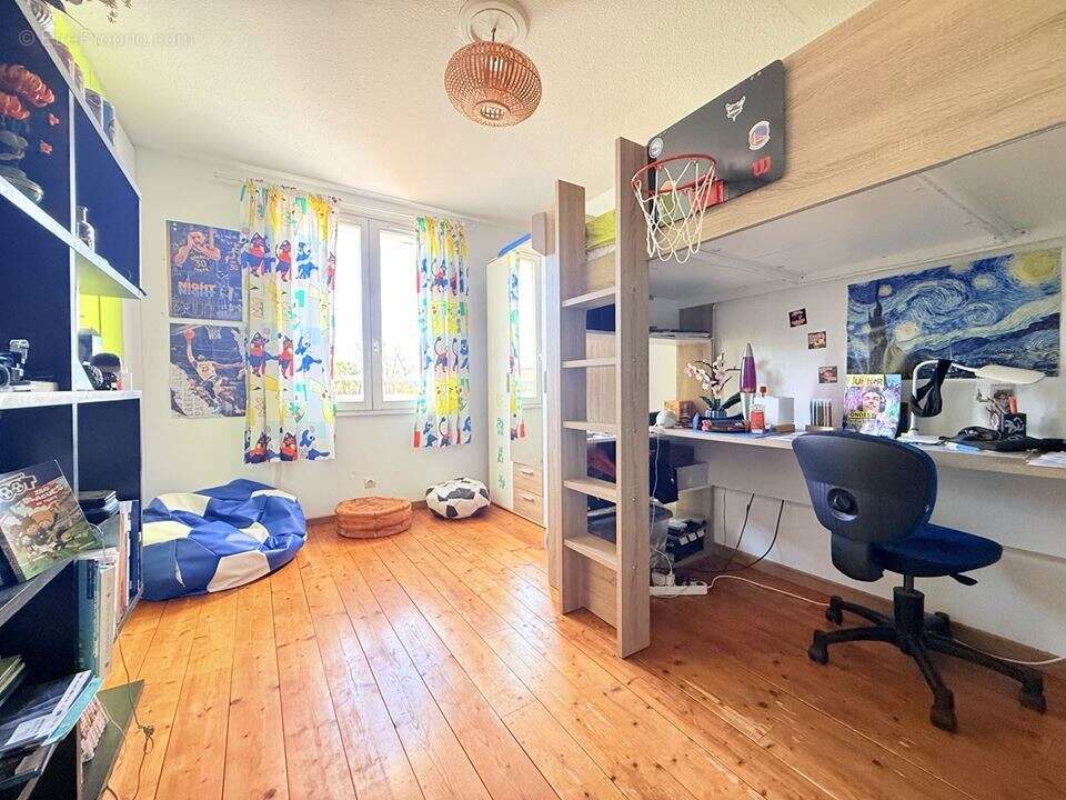 Maison à VIC-LA-GARDIOLE