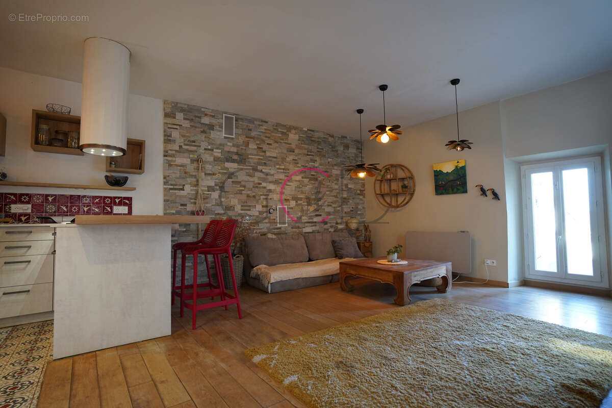 Maison à VENTABREN