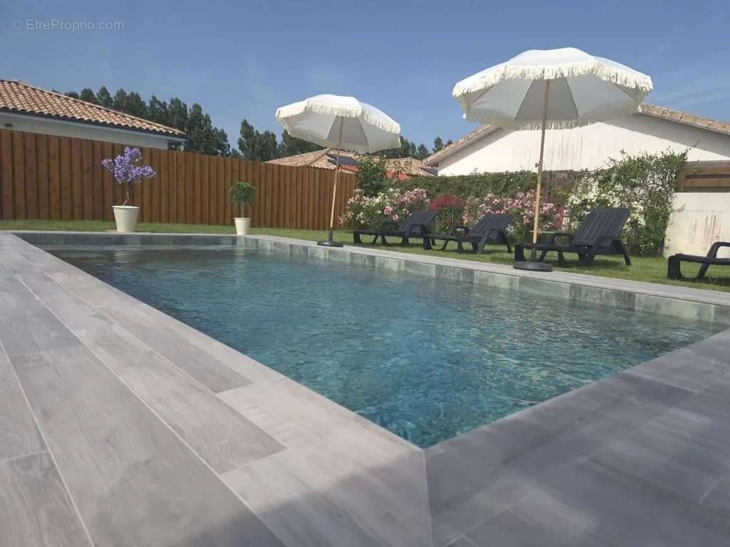 Maison à PARENTIS-EN-BORN