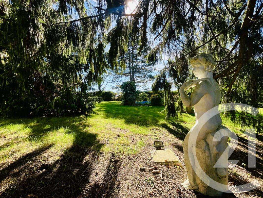 Maison à VERNEUIL-SUR-VIENNE