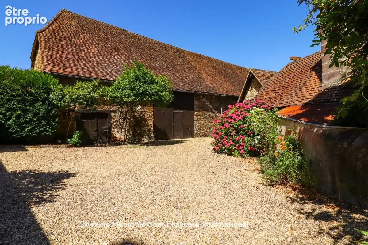 Propriété de caractère en pierre avec piscine et grange, alliant charme de l'ancien et confort contemporain - photo 9