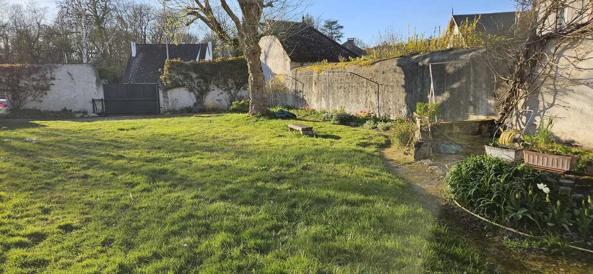 Opportunité Rare – Ensemble Immobilier d'Exception avec Local Commercial & Maison de Caractère - photo 11