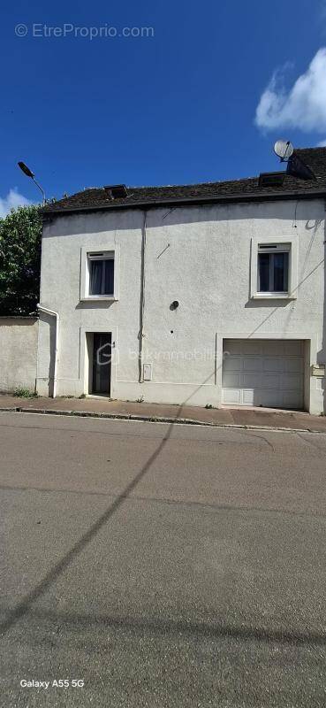 Maison à LORREZ-LE-BOCAGE-PREAUX
