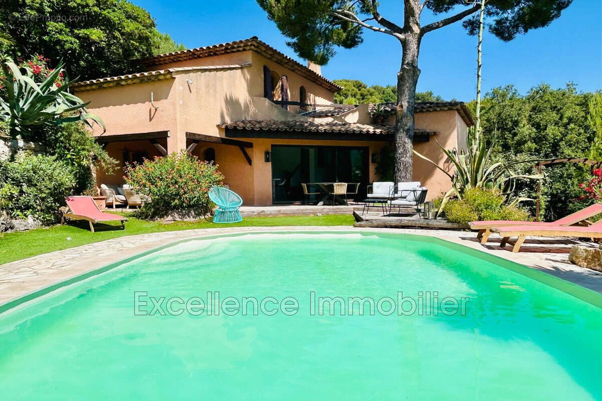 Maison à LES ISSAMBRES