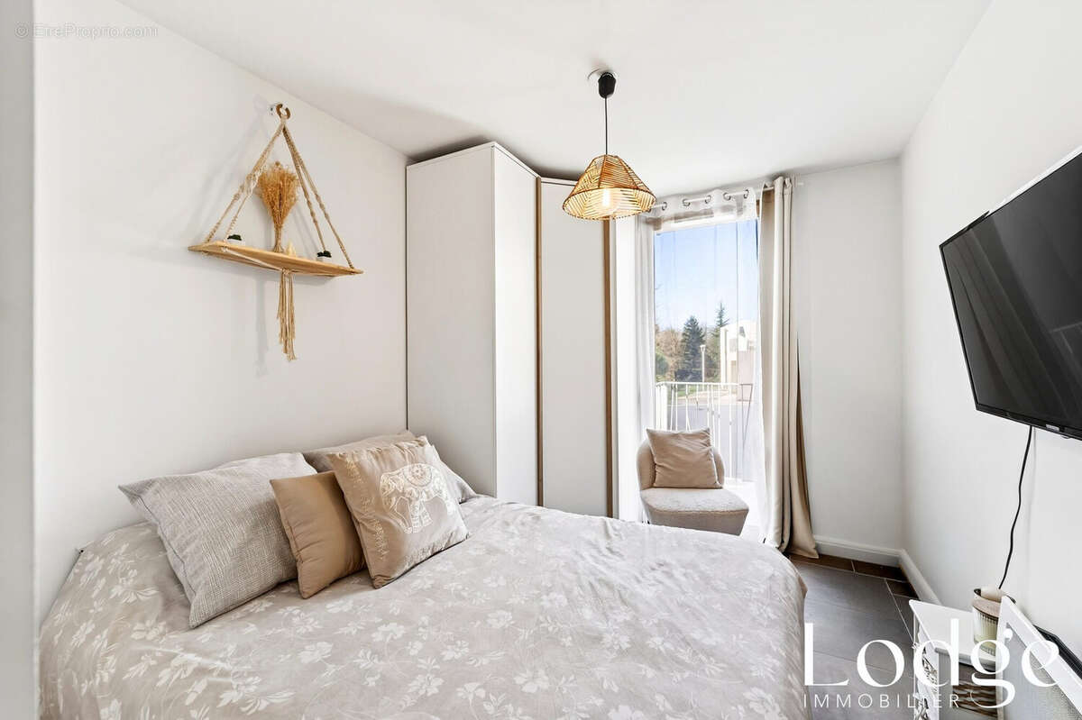 Appartement à CHATEAUNEUF-LE-ROUGE