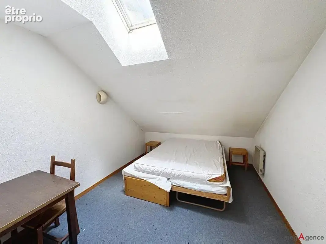 Dernier étage, logement à rénover - photo 3