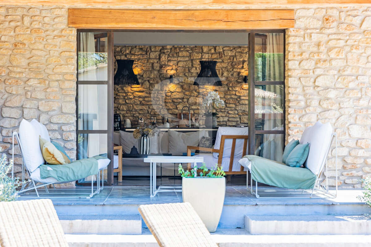Maison à MENERBES