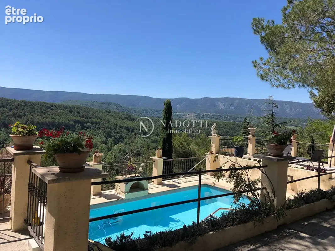Maison troglodyte avec piscine bénéficiant d'une superbe vue  sur le Luberon - photo 2