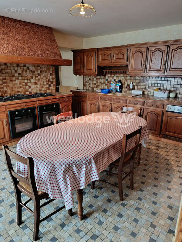 Commerce à LA PEROUILLE